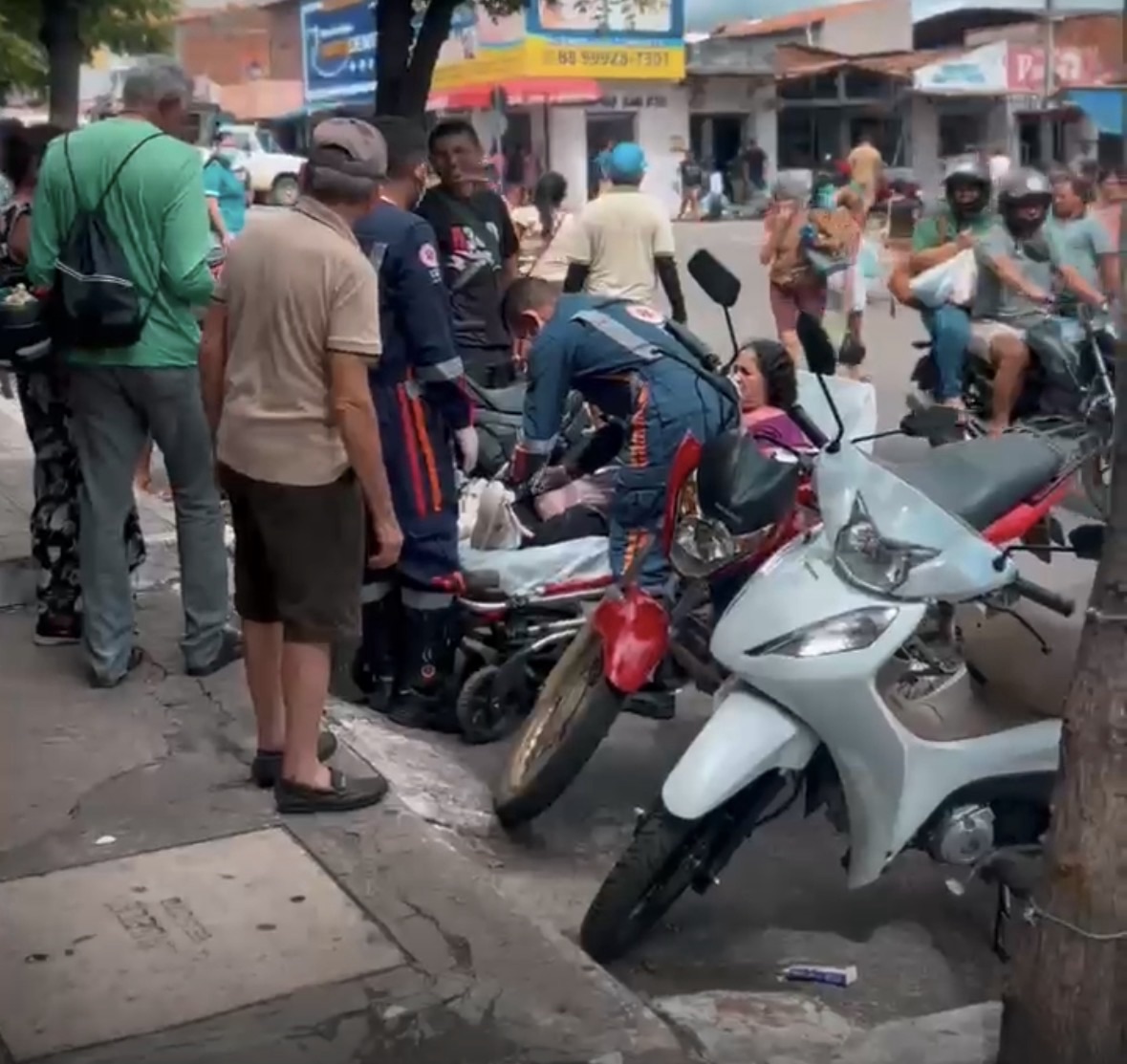 Motociclista atropela e deixa mulher de 55 anos ferida em Crateús