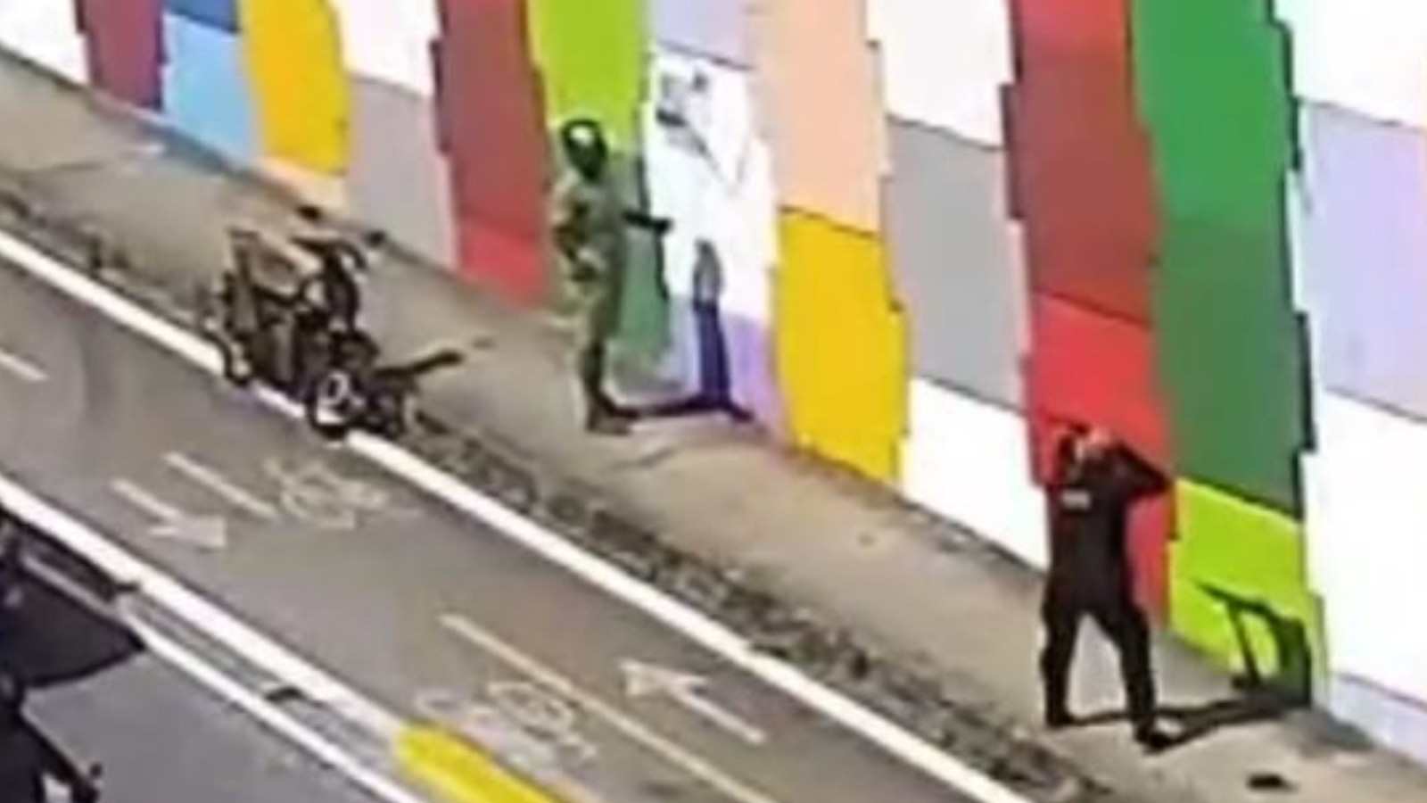Motociclista é detido após ser flagrado por videomonitoramento pichando viaduto em Fortale