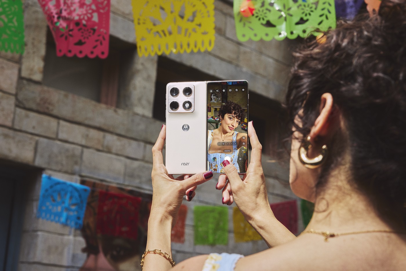 Motorola Lança Moto Razr Fold: O Primeiro Celular Dobrável Com Tela Grande