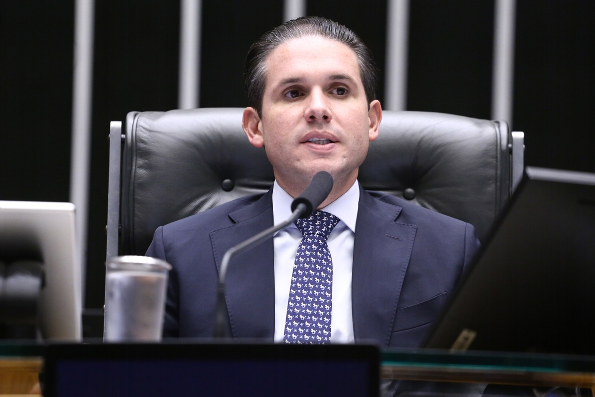 Motta diz que Câmara deve votar fim da escala 6x1 em maio