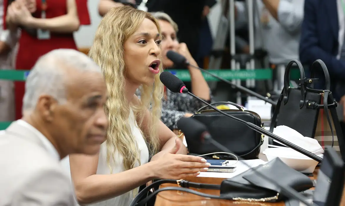 MPF condena Ratinho e SBT por Discurso Transfóbico contra Deputada Erika Hilton