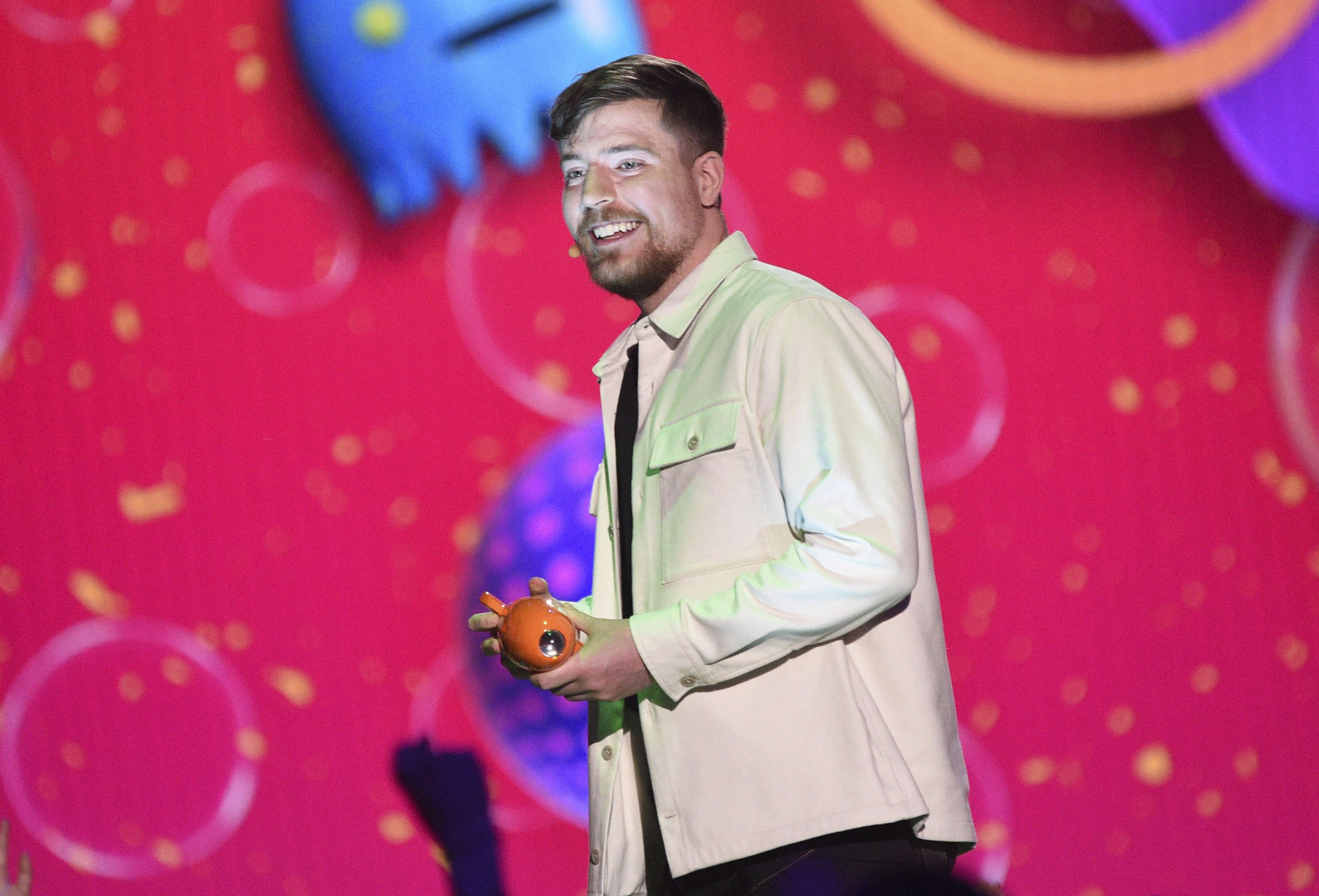 MrBeast Bate Recorde: O Maior YouTuber do Mundo com 500 Milhões de Inscritos!