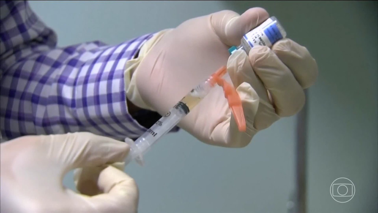 Mudanças nas recomendações de vacinação nos EUA confundem pais e prejudicam crianças, dize