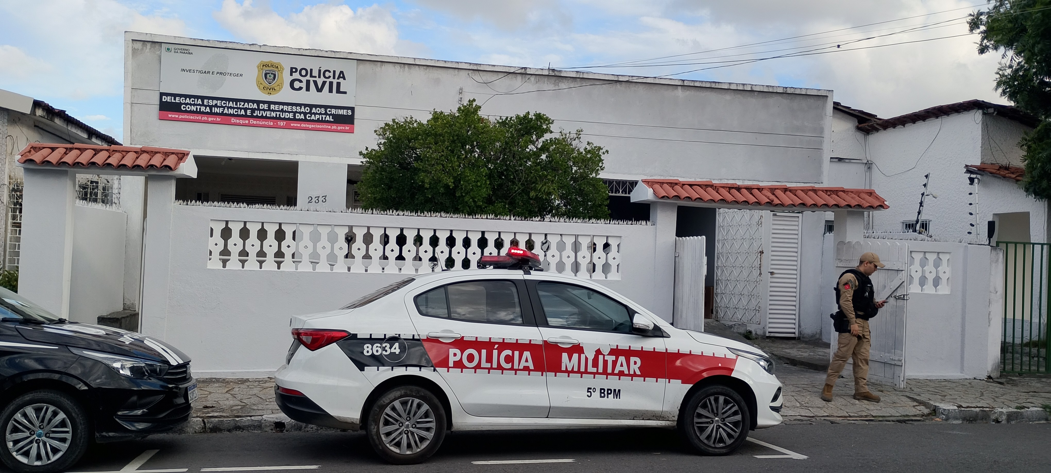 Mulher é presa suspeita de colocar ovos quentes na mão de filha e queimá-la, em João Pesso