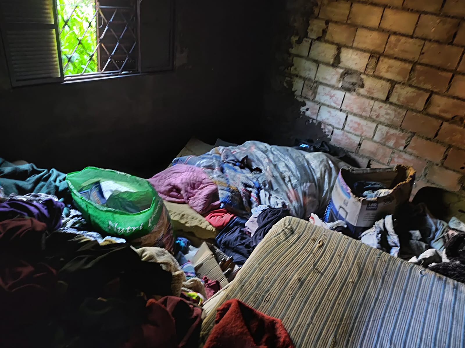 Mulher é resgatada de cárcere privado em Sarapuí; companheiro foi preso