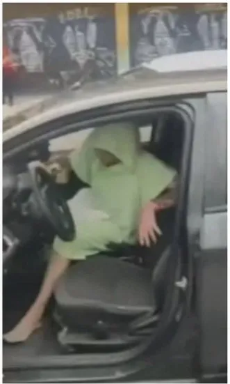 Mulher presa após acidente de trânsito com 6 veículos e fuga pela contramão em Fortaleza