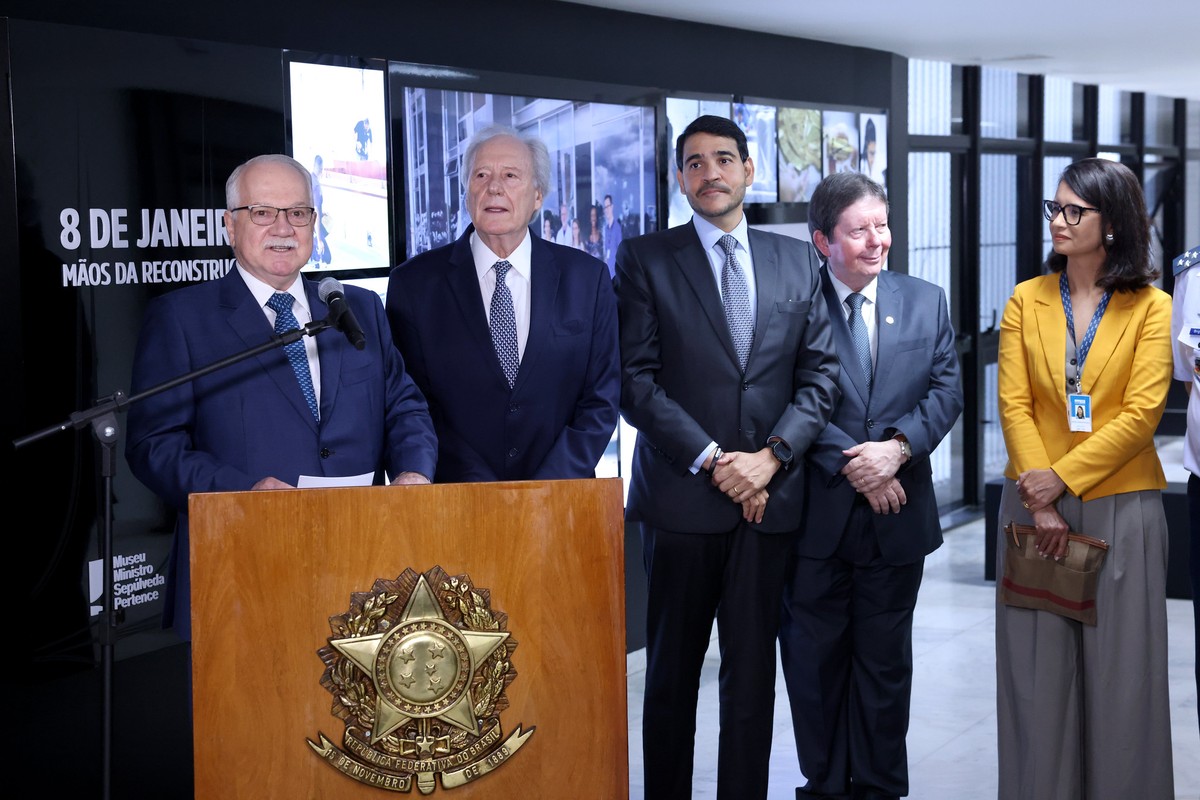 Nenhum valor pode ser invocado para obliterar a democracia, diz Fachin em ato para lembrar