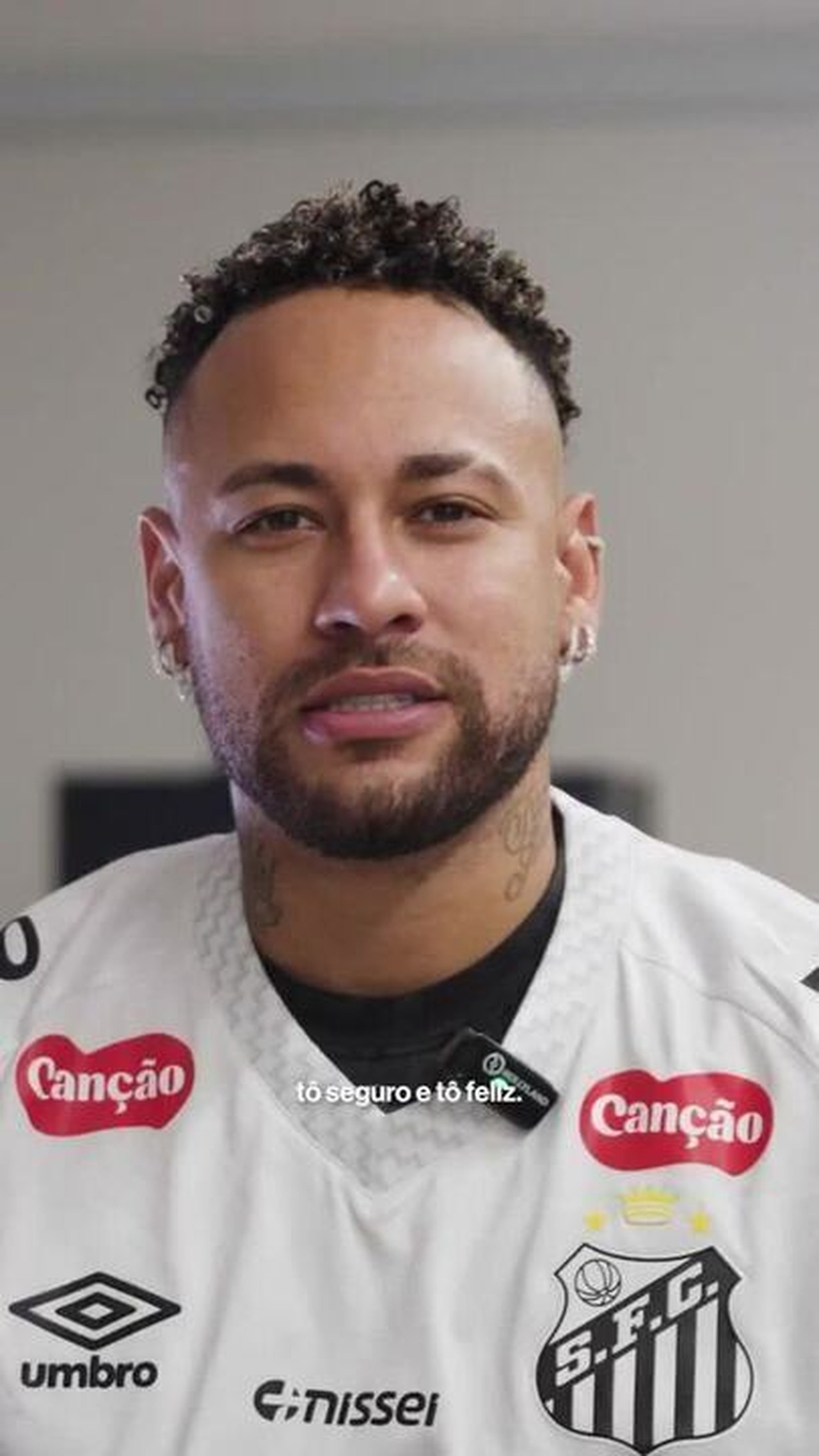 Neymar comemora renovação com o Santos: "Em casa, seguro e feliz"