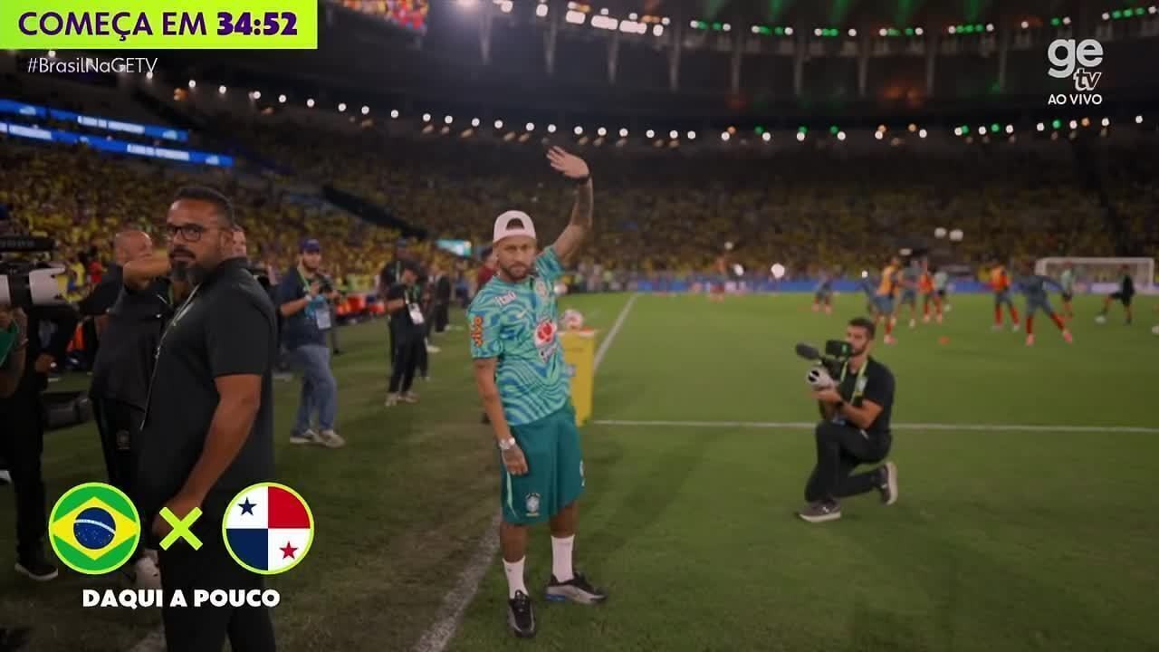 Neymar é ovacionado e posa para fotos no Maracanã: atração em campo apesar da lesão
