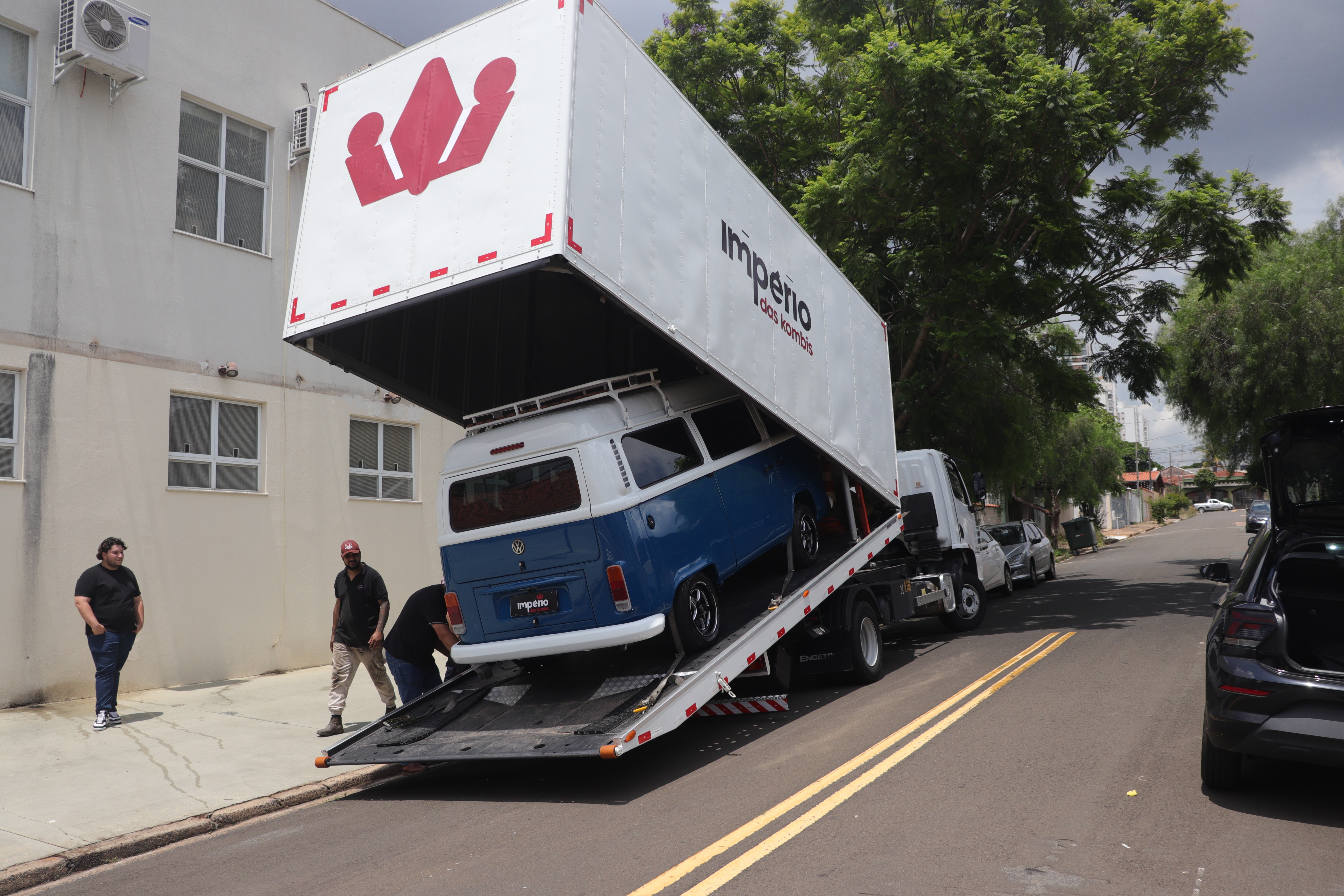 Neymar Recebe Kombi Personalizada de R$ 270 Mil: Conheça a História por Trás do Presente de Aniversário