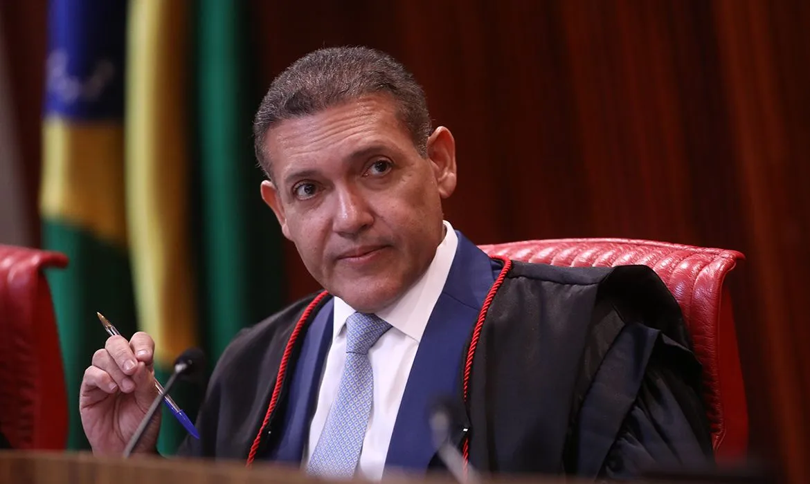 Nunes Marques Assume Presidência do TSE: O Que Isso Muda para as Eleições?