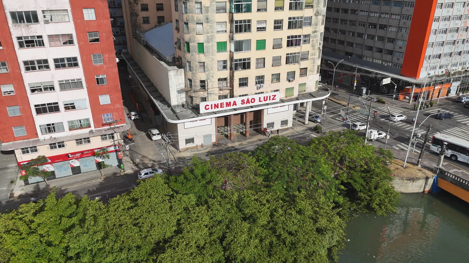 O Agente Secreto: filme teve cenas com até 200 figurantes e 169 veículos antigos; veja cur