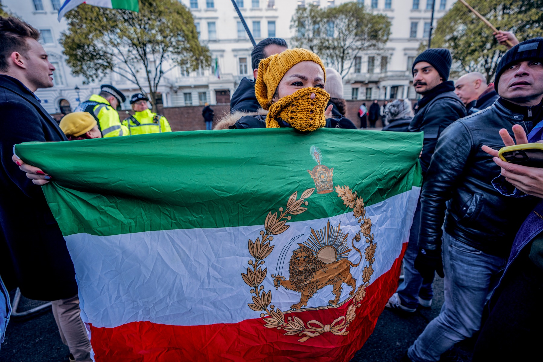 Onda de protestos no Irã deixa mais de 20 mortos e milhares de detidos