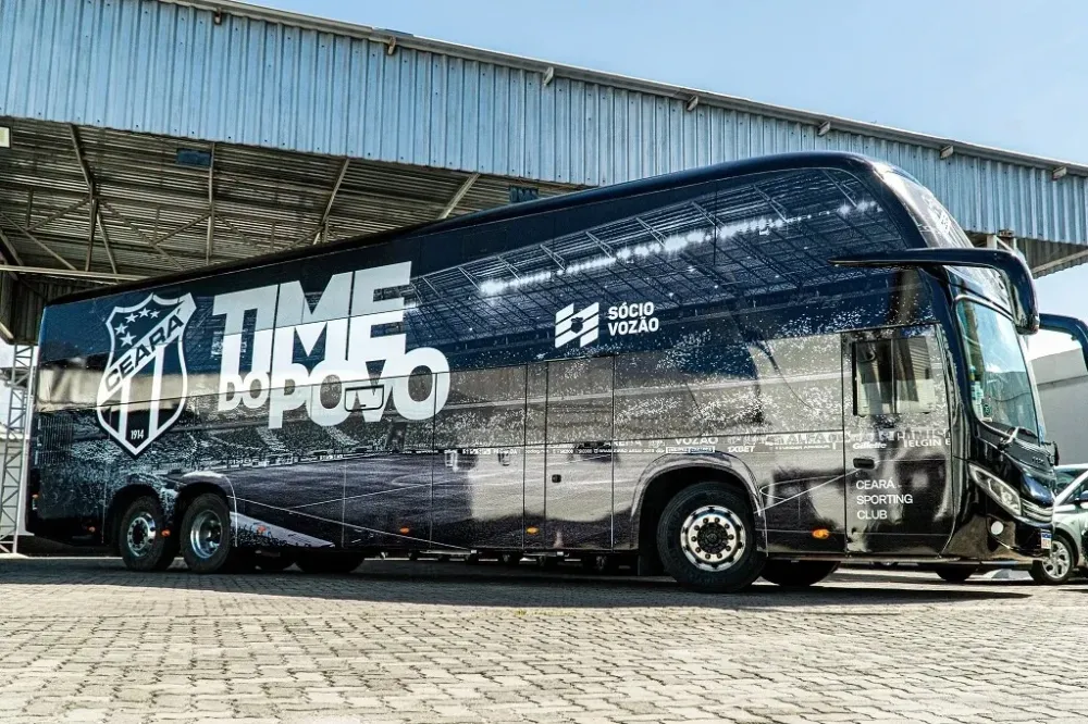 Ônibus do Ceará em Acidente: Atletas Ilhados em Fortaleza