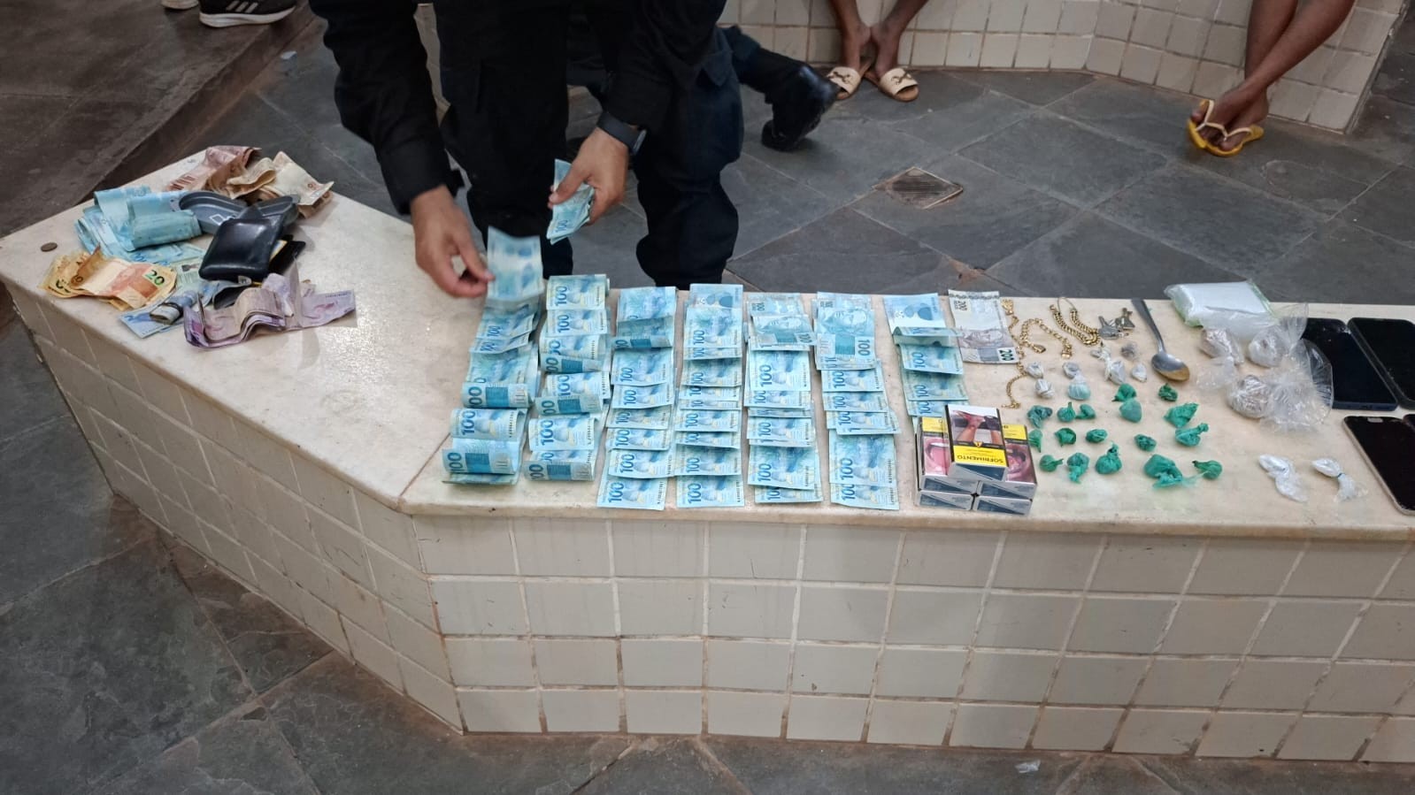 Operação da PM apreende drogas e dinheiro no Juá em Santarém