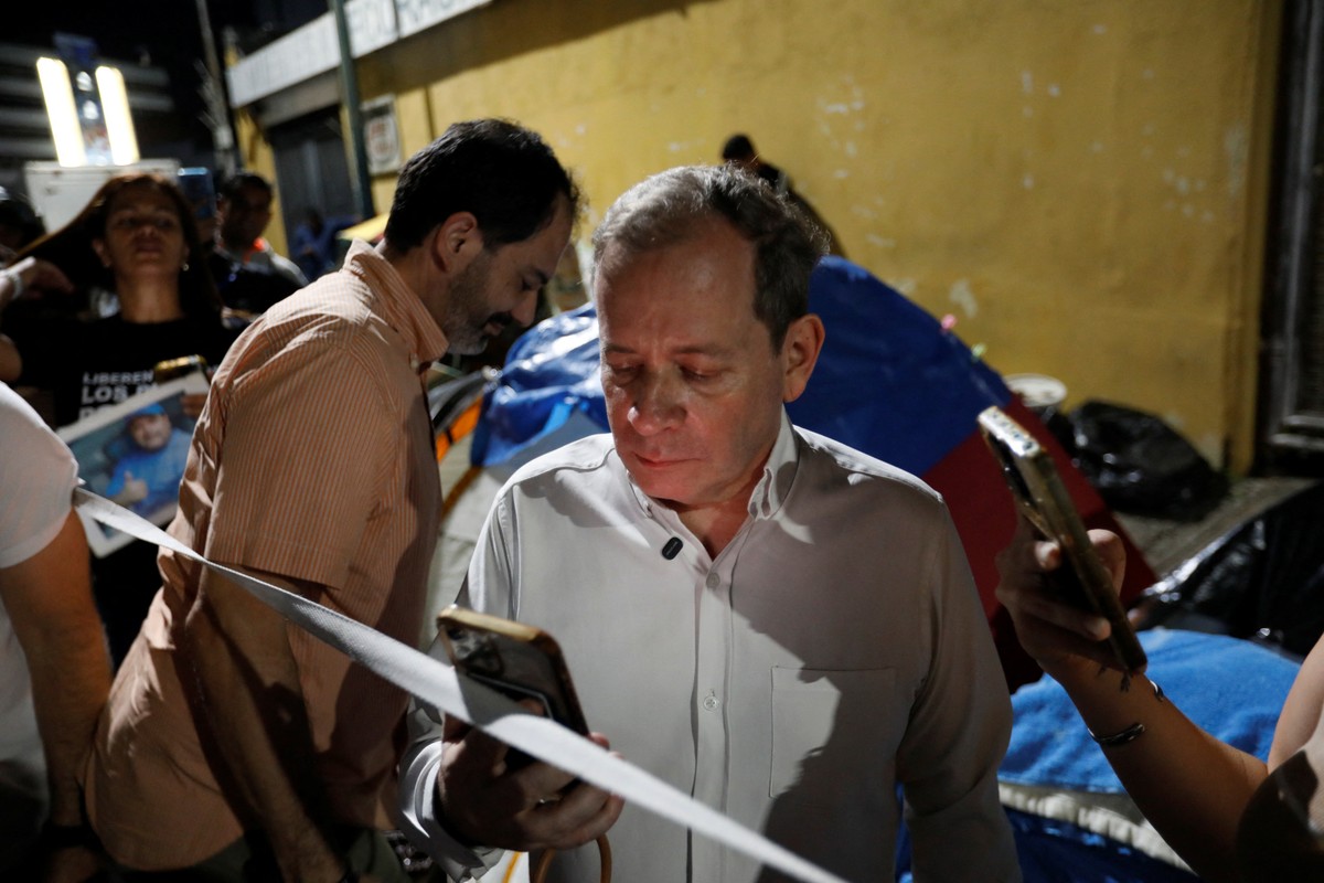 Opositor venezuelano Guanipa está em prisão domiciliar após ter sido libertado do presídio