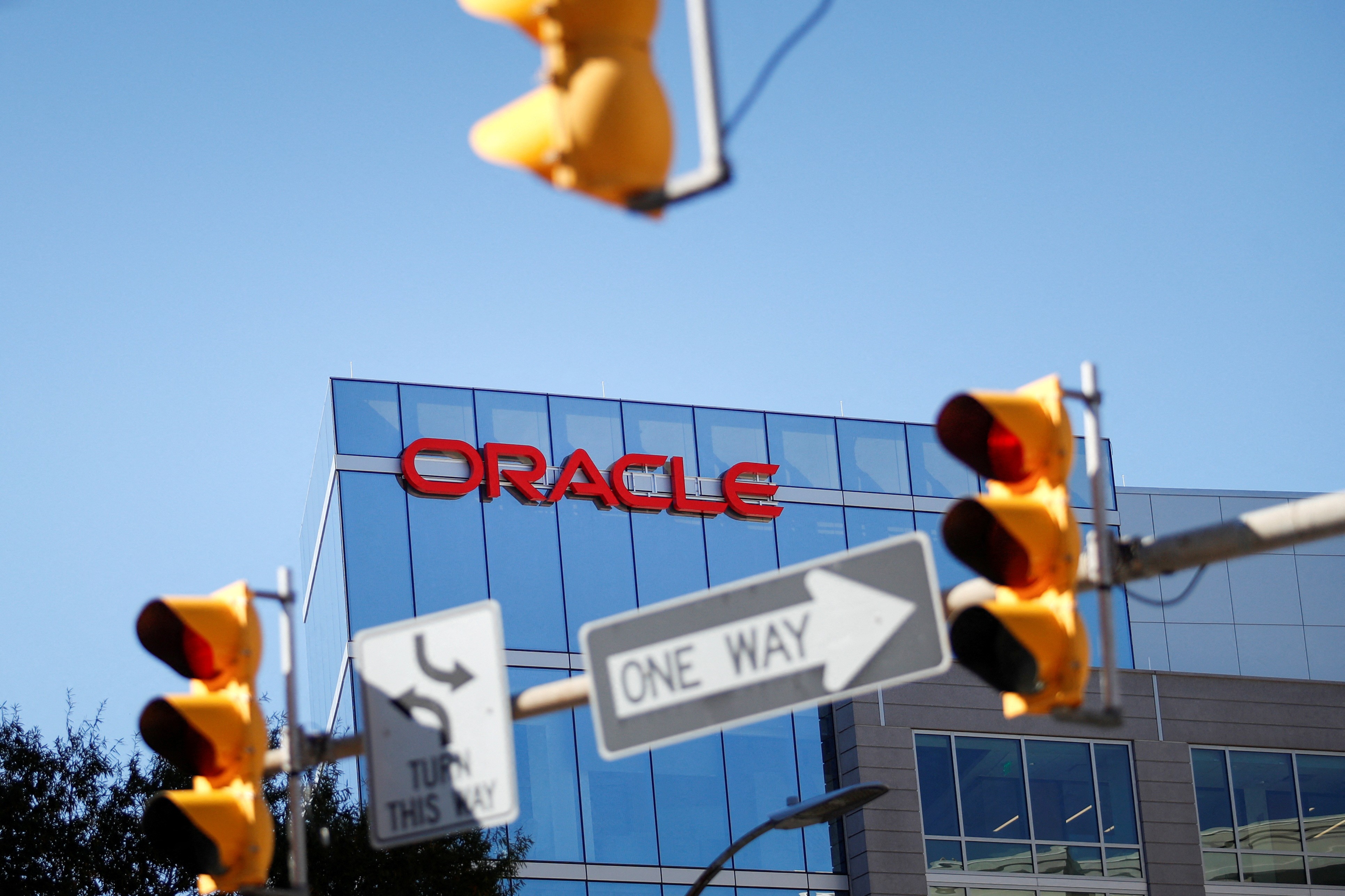 Oracle demite em massa e investe em Inteligência Artificial: O que isso significa?