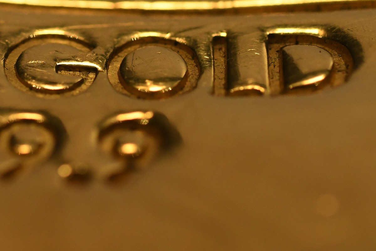 Ouro ultrapassa US$ 4,5 mil com risco geopolítico e após ‘payroll’