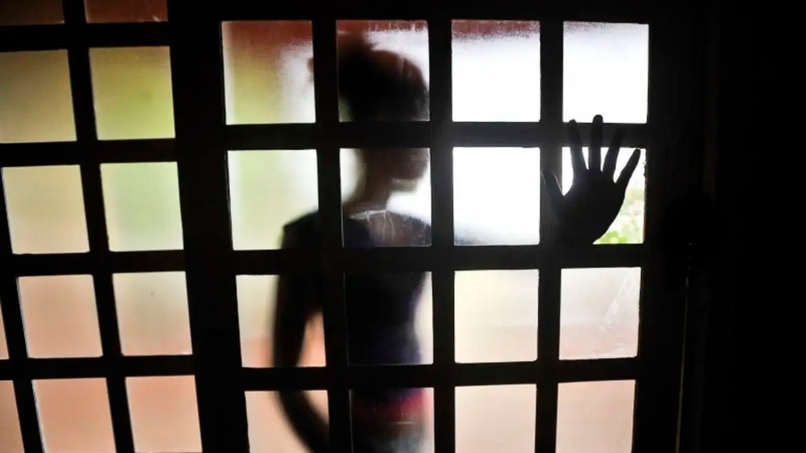 Pai é condenado a mais de 100 anos de prisão no PR após cometer abuso sexual contra filha 