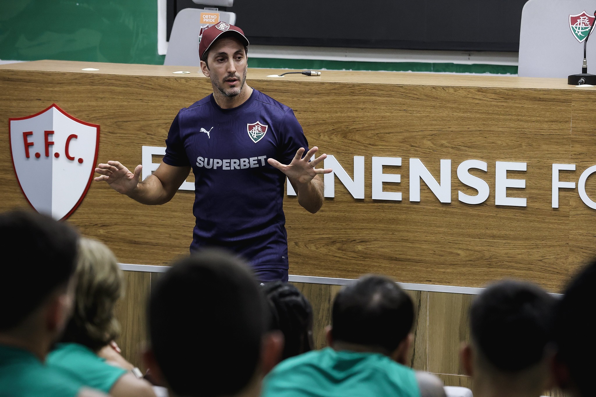 Palestra de Zubeldía e testes físicos marcam reapresentação do elenco do Fluminense; veja 