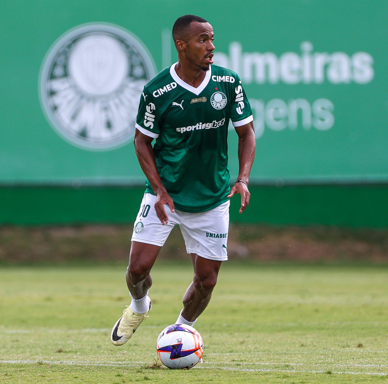 Palmeiras "estreia" Marlon Freitas e vence jogo-treino como preparação para o Paulista