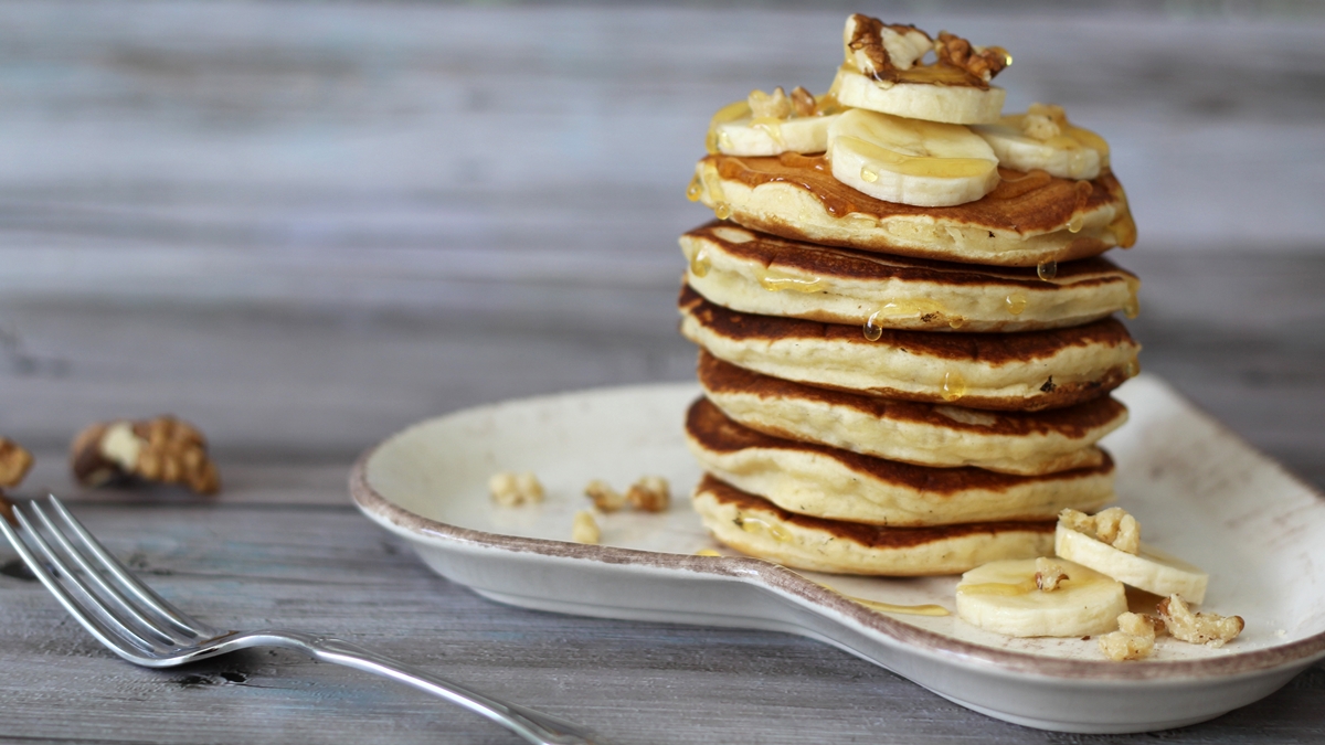 Panqueca proteica de banana com canela garante saciedade e energia