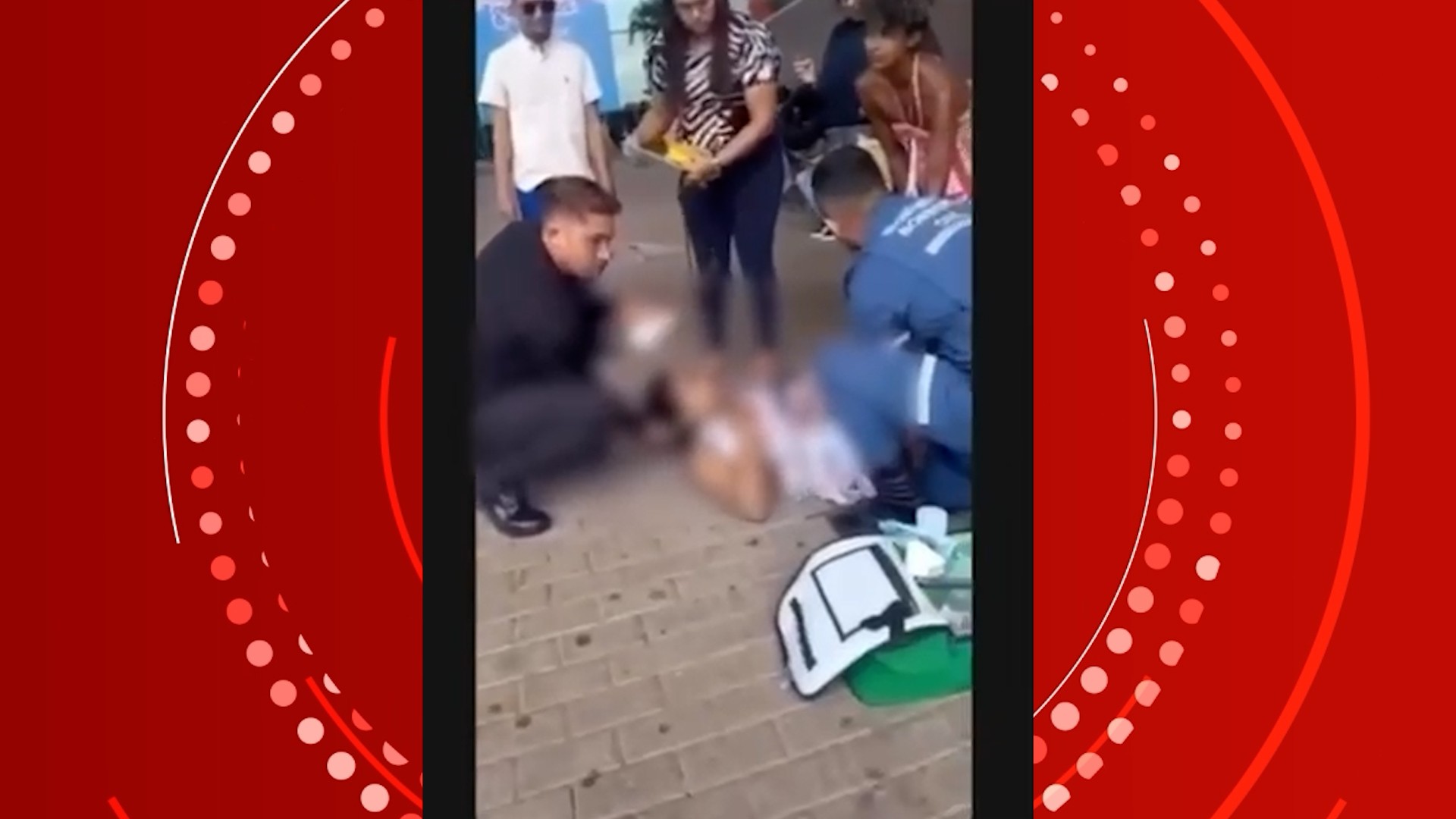 Parto Inesperado: Jovem Dá à Luz na Calçada de Shopping com Auxílio de Bombeiro Civil