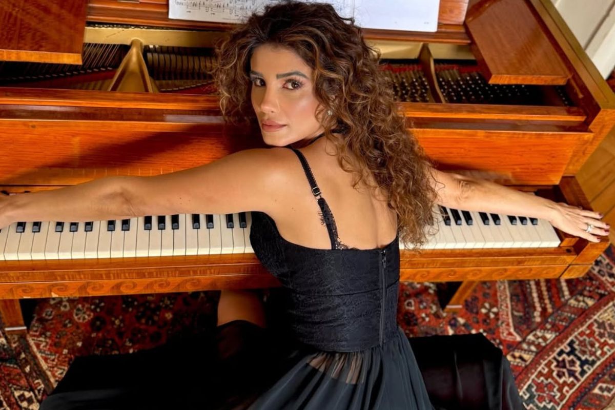 Paula Fernandes fala da novela da Globo e polêmica com Roberta Miranda. Assista ao vídeo