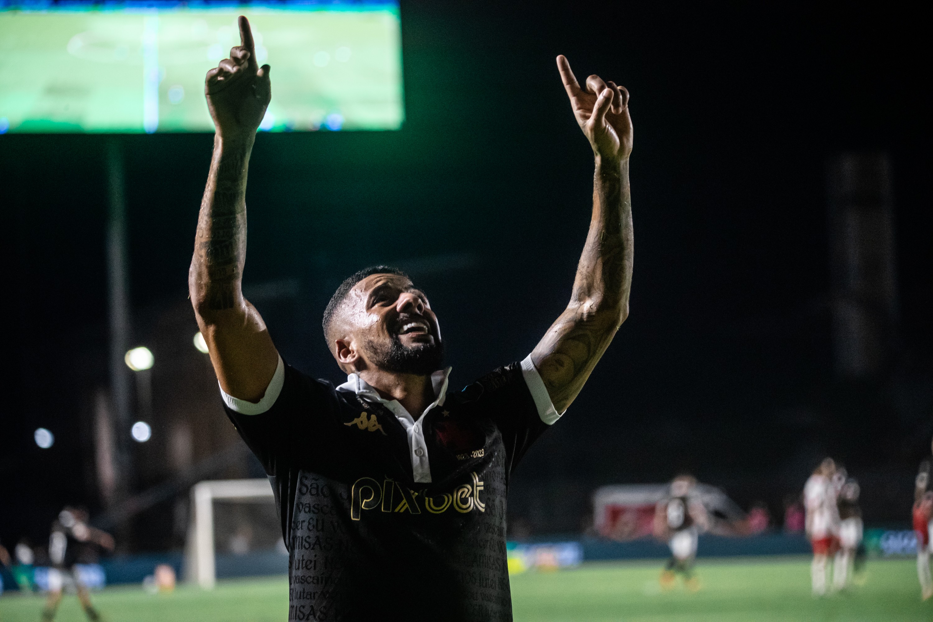 Paulinho Paula se despede do Vasco e diz que realizou sonho da família: "Meu clube de infâ