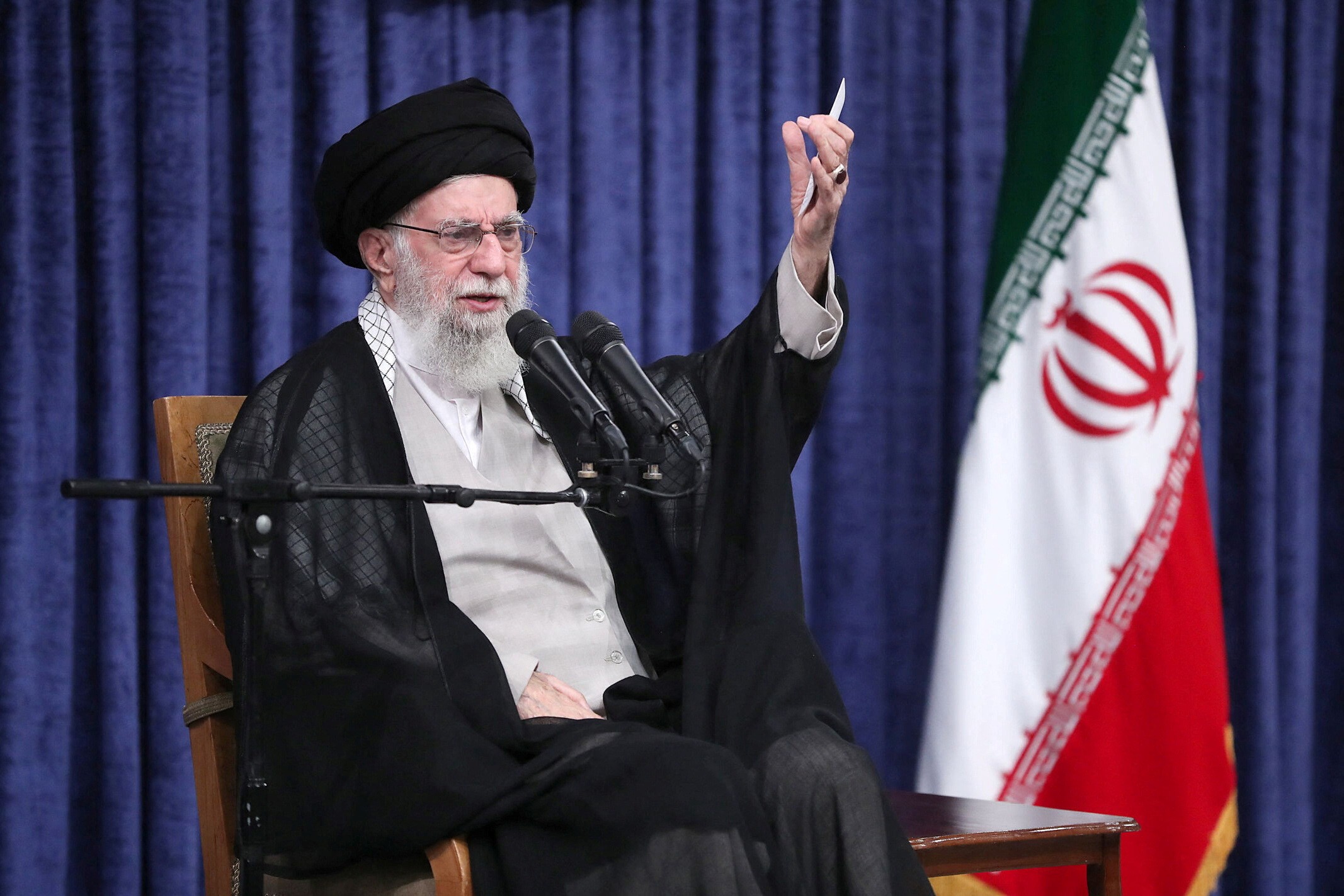 Pedidos para Khamenei renunciar, repressão e mortes: entenda a crise no Irã, que vive maio