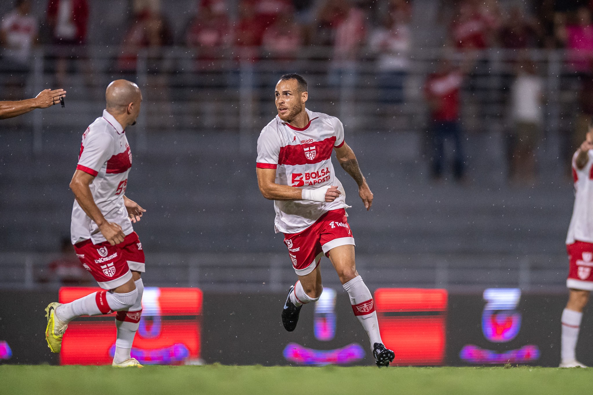 Pedro Castro revela que técnico do CRB cobra presença na área, autor de dois gols