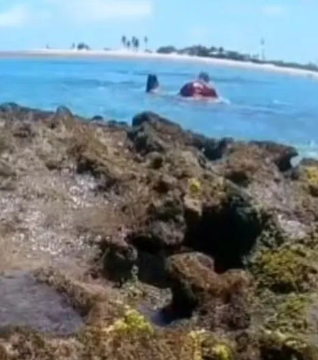 Pescador Resgata Banhista Presa em Correnteza na Praia de Paracuru