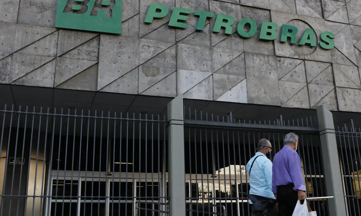 Petrobras Aprova Adesão ao Programa Governamental que Barateia Diesel: O que Muda?