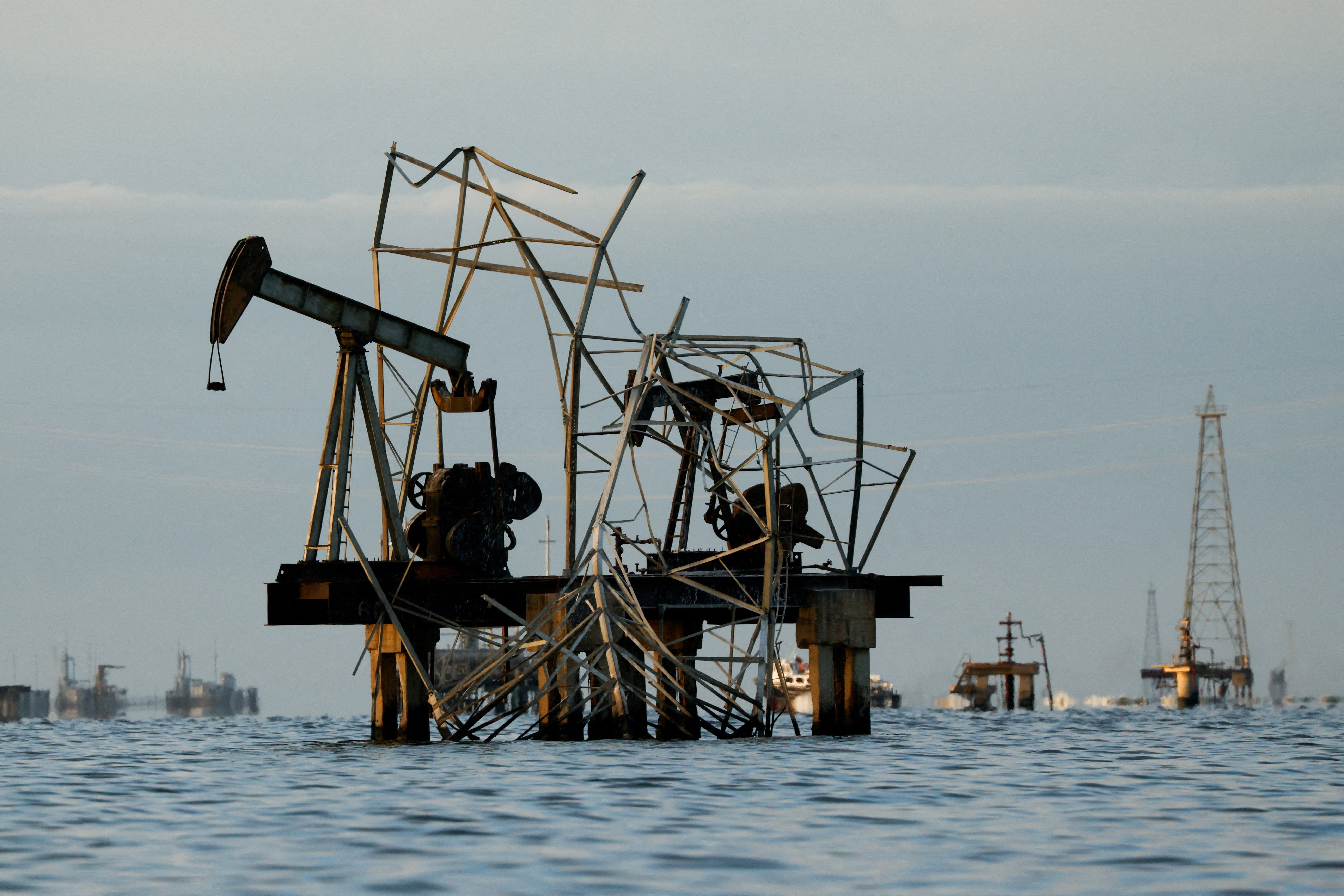 Petroleo continua a subir: Por que o preço está acima de US$ 110 e o que isso significa para o Brasil?