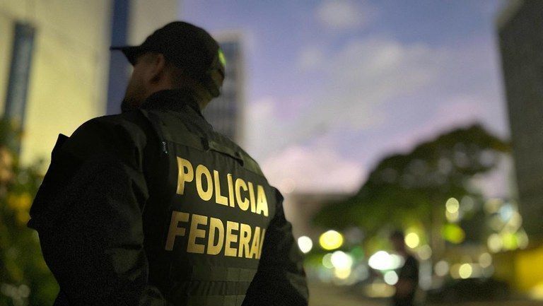 PF flagra táxi tentando atravessar fronteira com R$ 60 mil em espécie