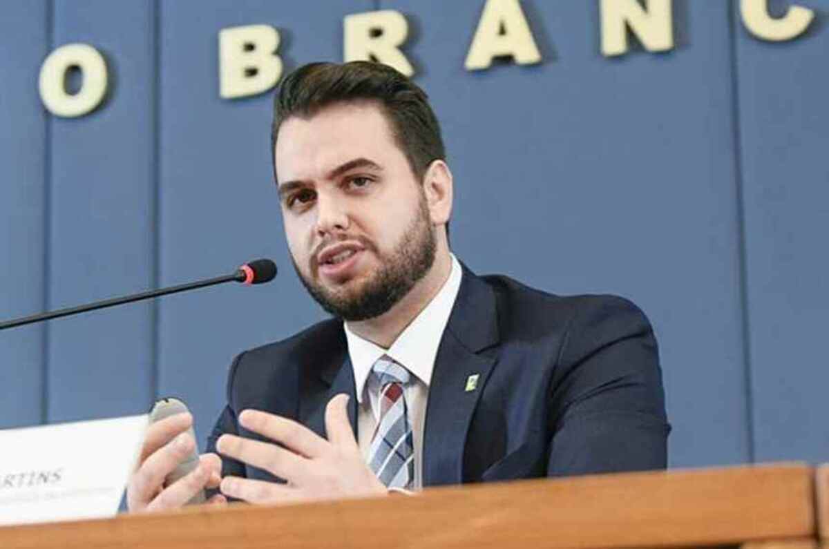 PF prende Filipe Martins, ex-assessor especial de Jair Bolsonaro