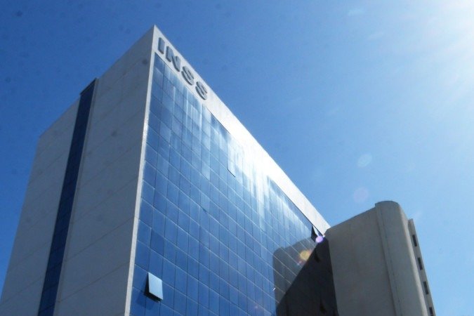 Piso do INSS sobe para R$ 1.621 com reajuste de 6,79%