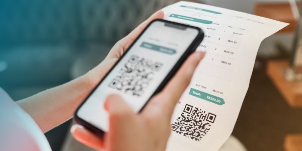 Pix deve ampliar liderança sobre cartão tendo metade do e-commerce em 2028