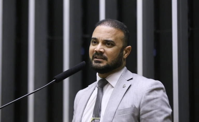 Polícia Militar no Brasil: Projeto de Lei sobre Uso Excessivo da Força É Rejeitado