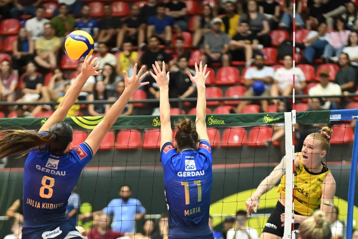 Praia Clube Precisa quebrar jejum de mais de um ano contra o Minas para ser campeão da Superliga Feminina