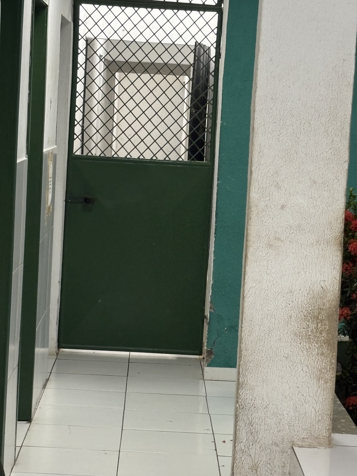 PRISÃO EM BOA VIAGEM: Mulher Acusada é Presa por Mandado de Prisão