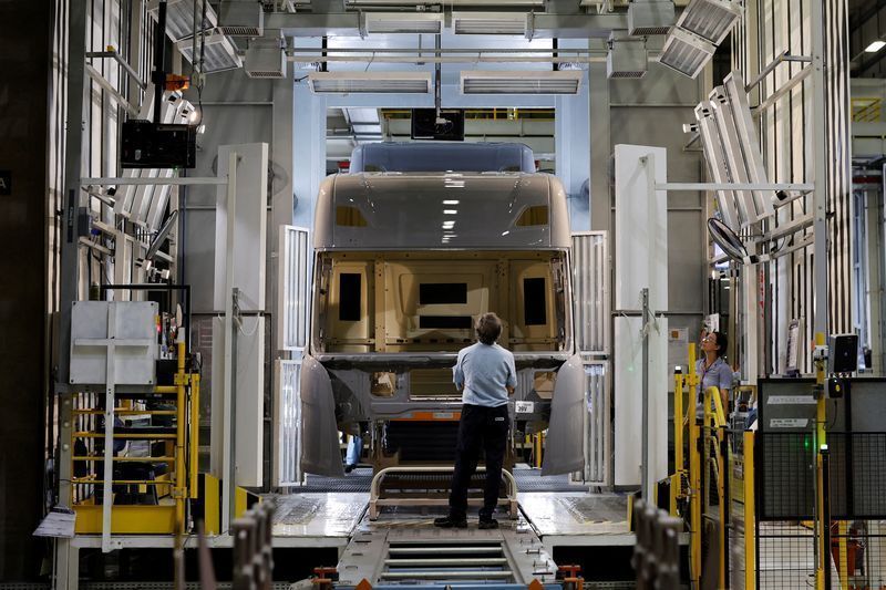 Produção industrial no Brasil fica estável em novembro, diz IBGE