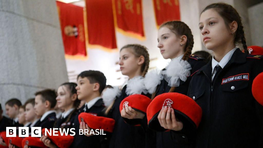 Propaganda nas Escolas Russas: A Influência daIdeologia de Putin nas Crianças