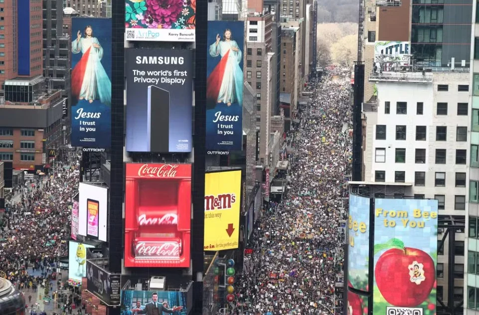 Protestos Anti-Trump Tomam as Ruas dos EUA: O Povo Contra o Autoritarismo