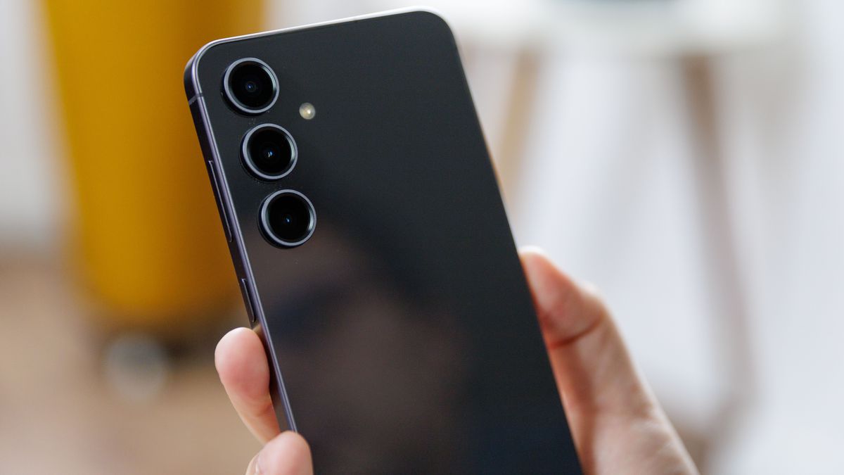 Quanto vale a pena pagar no Galaxy S24 FE em 2026?