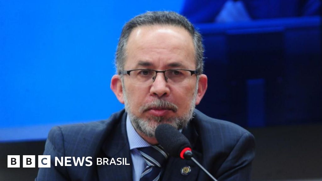 Quebra de Sigilo Fiscal: 4 Servidores da Receita Federal sob Investigação