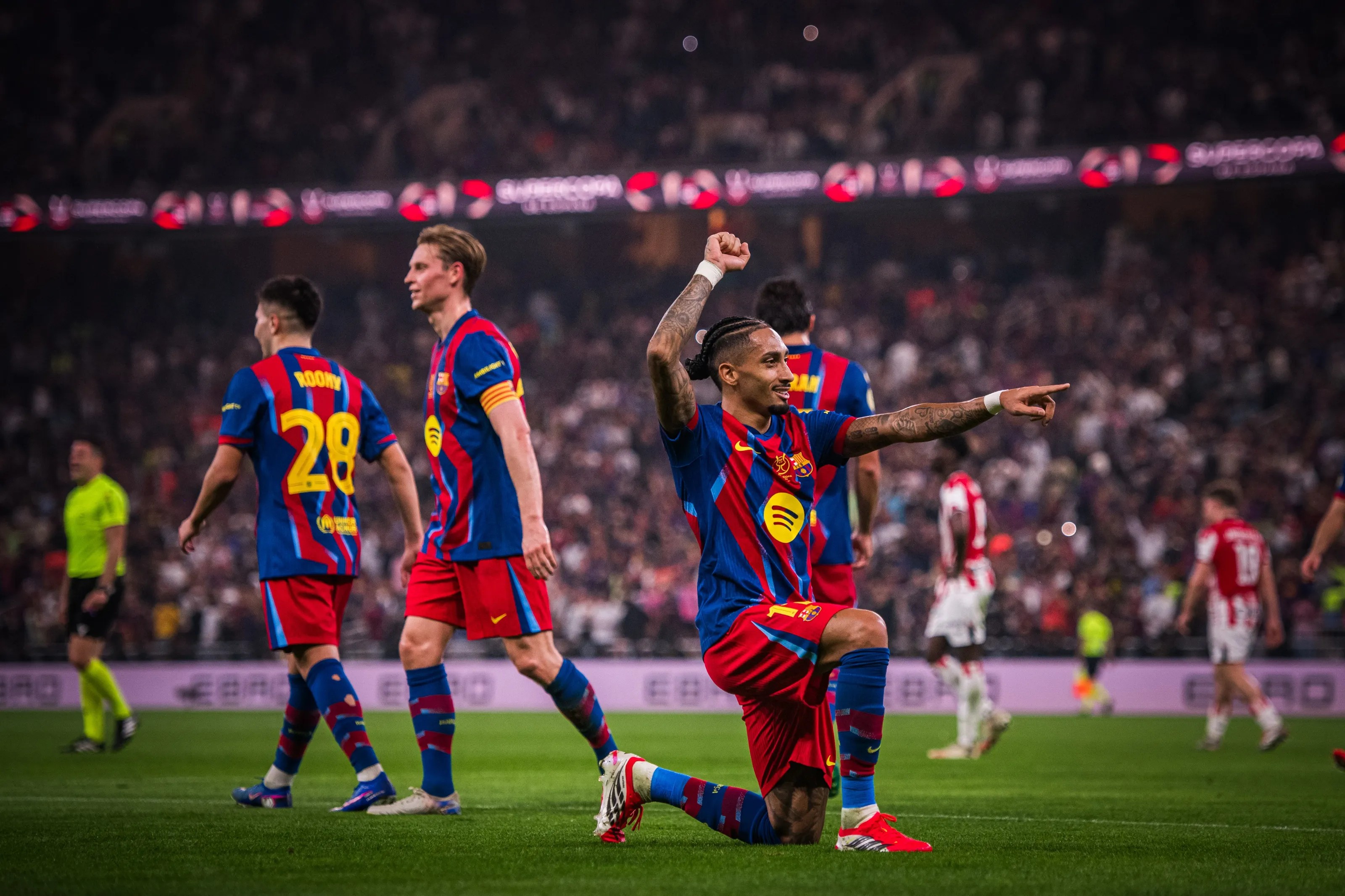 Raphinha é capa de jornais na Espanha por brilhar na semi da Supercopa: "Superstar"