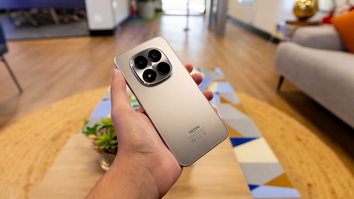 Redmi Note 15 Pro sobrevive a 4 metros de água: Teste inédito