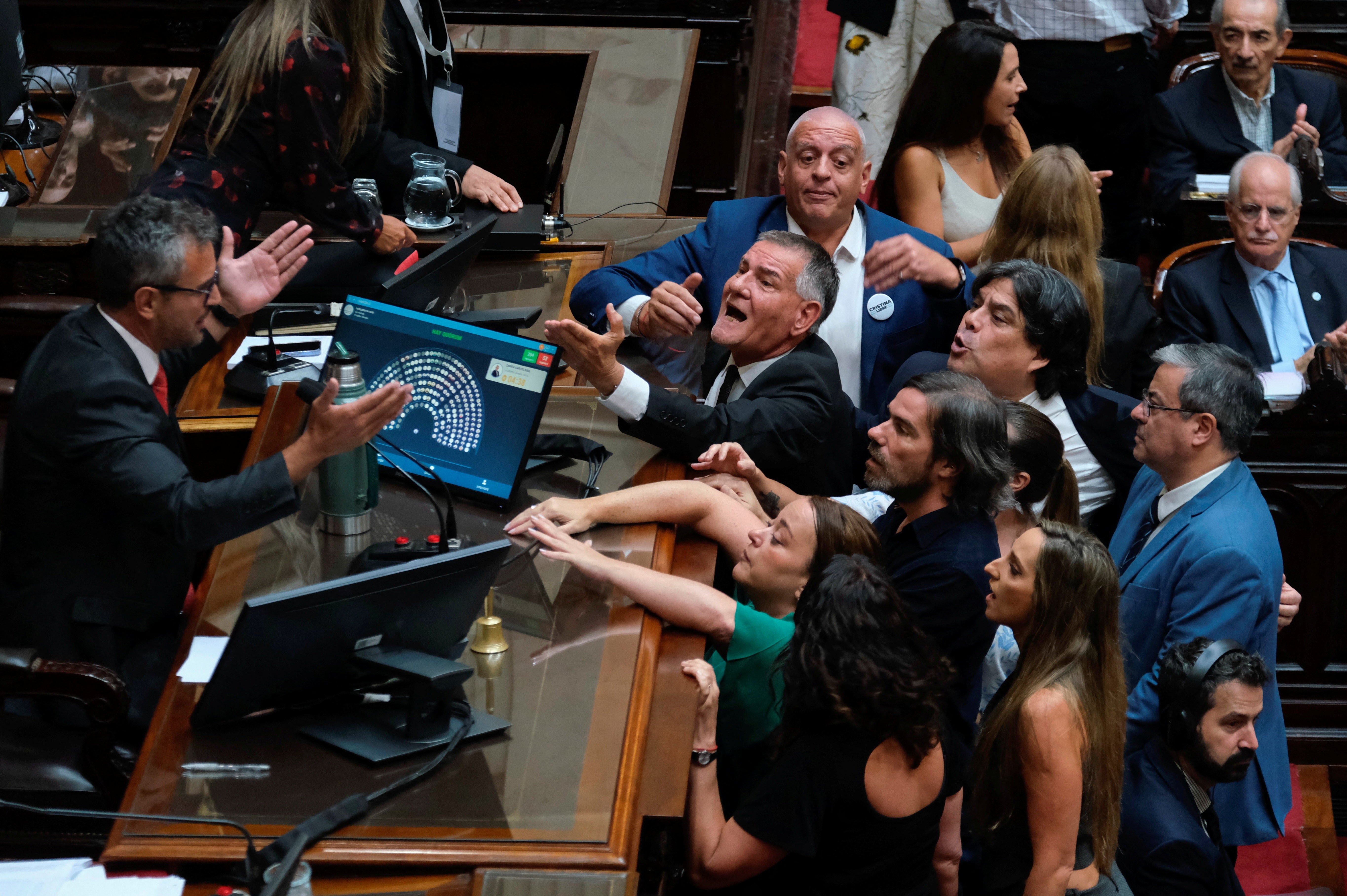 Reforma Trabalhista de Milei é Aprovada com Mudanças na Câmara e Voltará ao Senado