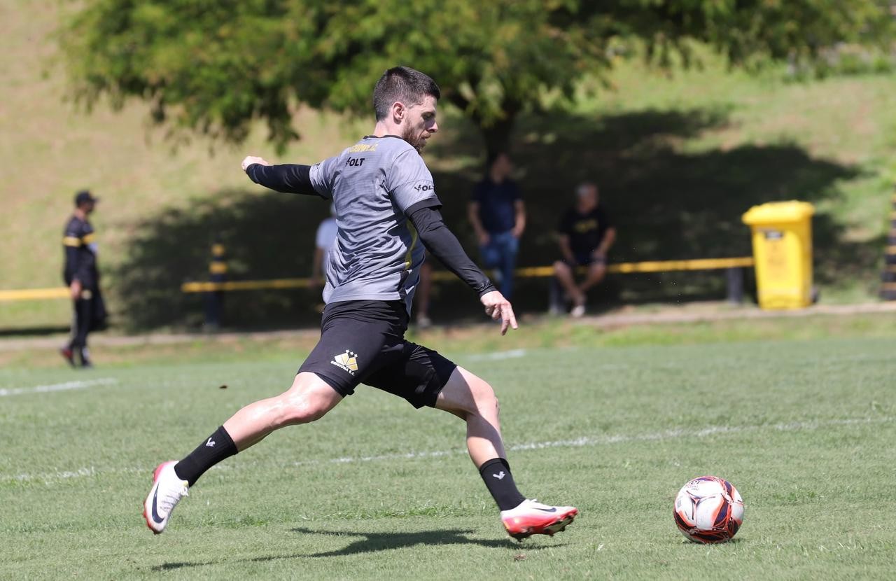 Regularizado, Eduardo deve ser novidade no Criciúma contra o Avaí